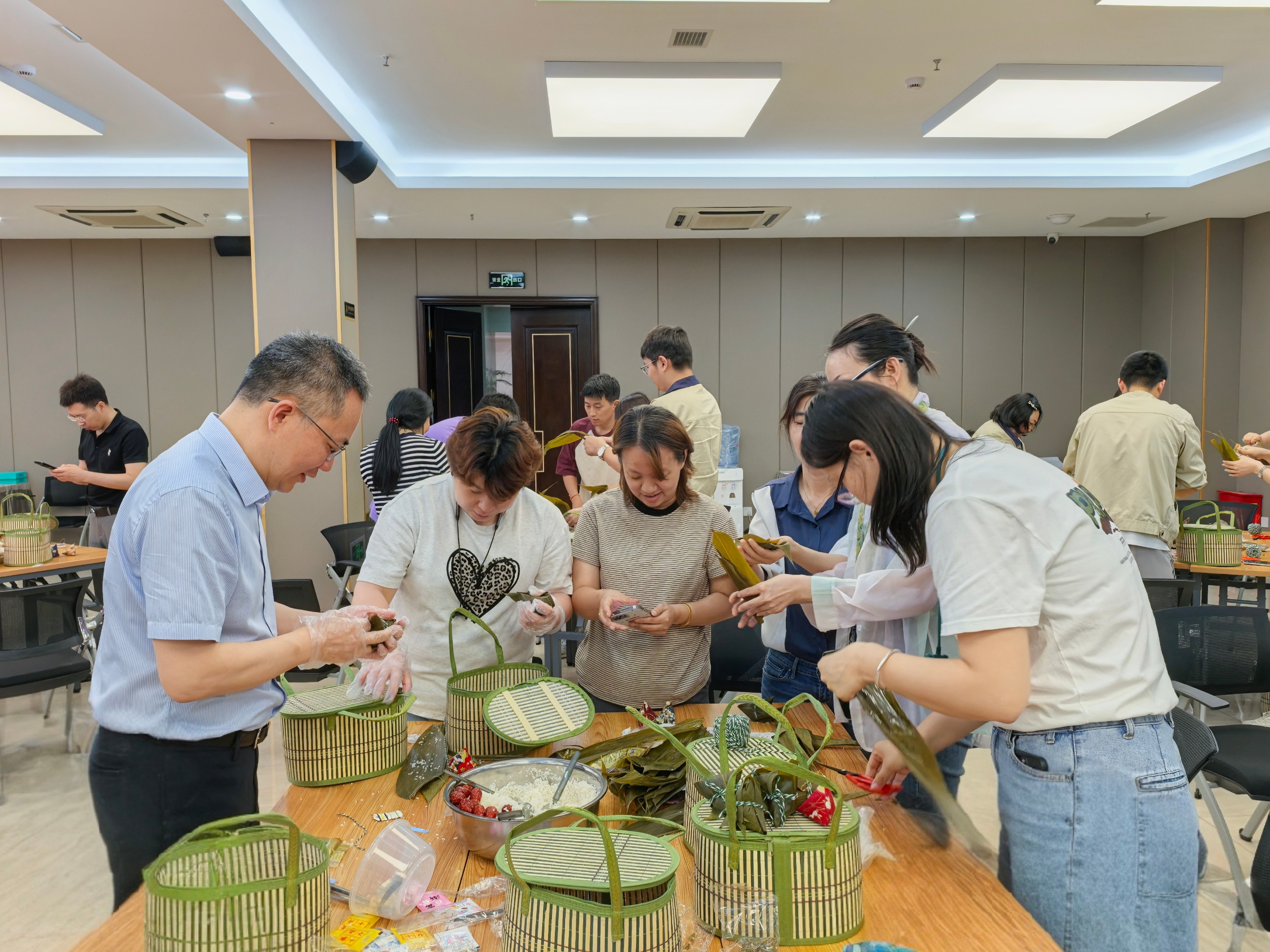 金房能源